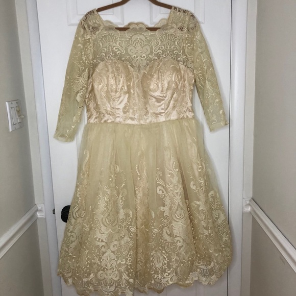 Chi Chi London ModCloth Gilded Grace Lace … - Picture 3 of 14
